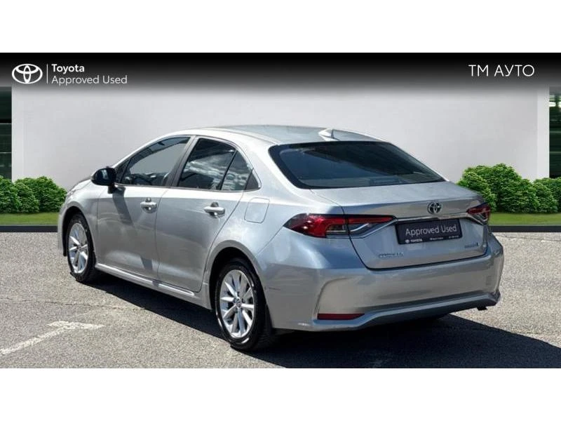 Toyota Corolla SDN 1.8HSD Executive, снимка 2 - Автомобили и джипове - 54708021
