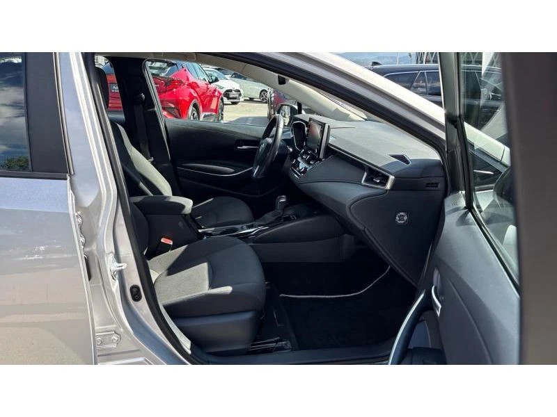 Toyota Corolla SDN 1.8HSD Executive, снимка 6 - Автомобили и джипове - 54708021