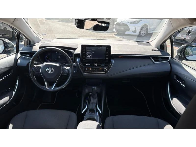 Toyota Corolla SDN 1.8HSD Executive, снимка 8 - Автомобили и джипове - 54708021