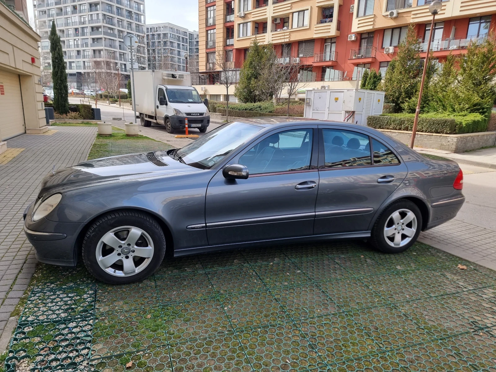 Mercedes-Benz E 350 Mercedes-Benz E 350 4MATIC Автомат - изображение 3