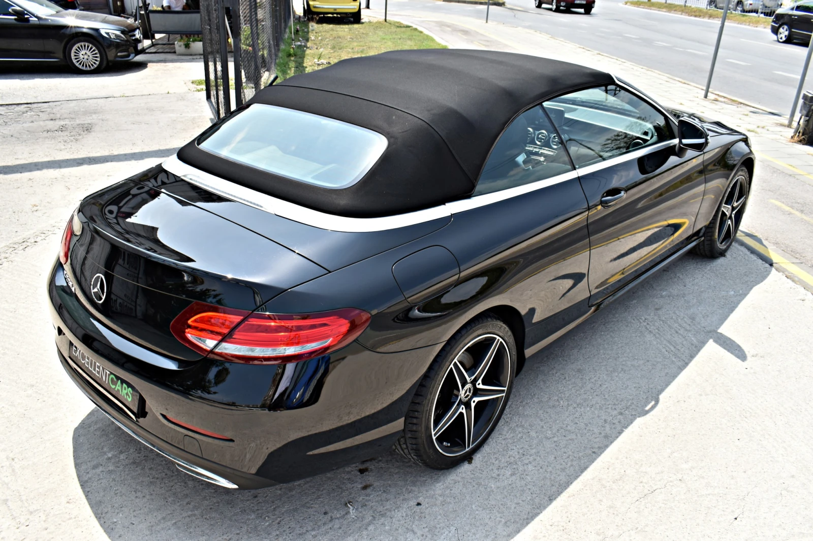 Mercedes-Benz C 220 AMG-LINE* CONVERTIBLE* FULL-LED - изображение 7