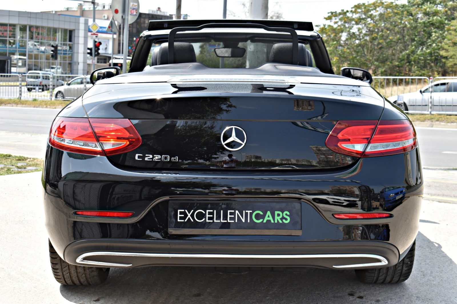 Mercedes-Benz C 220 AMG-LINE* CONVERTIBLE* FULL-LED - изображение 10