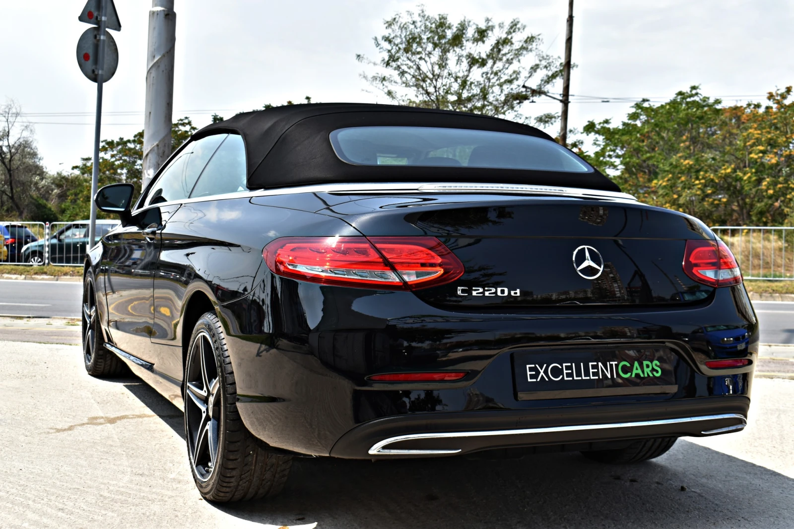 Mercedes-Benz C 220 AMG-LINE* CONVERTIBLE* FULL-LED - изображение 3