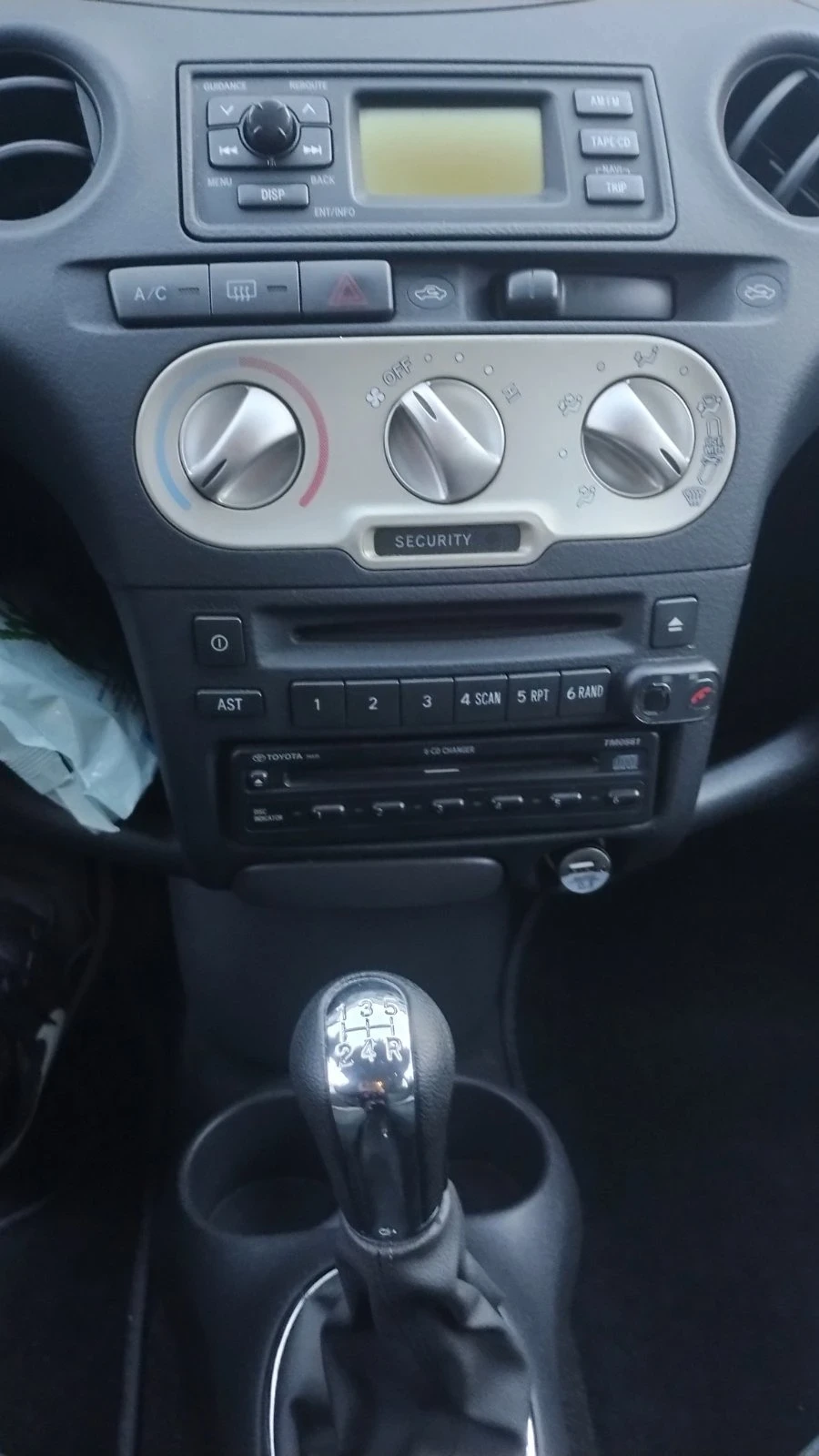 Toyota Yaris  - изображение 9