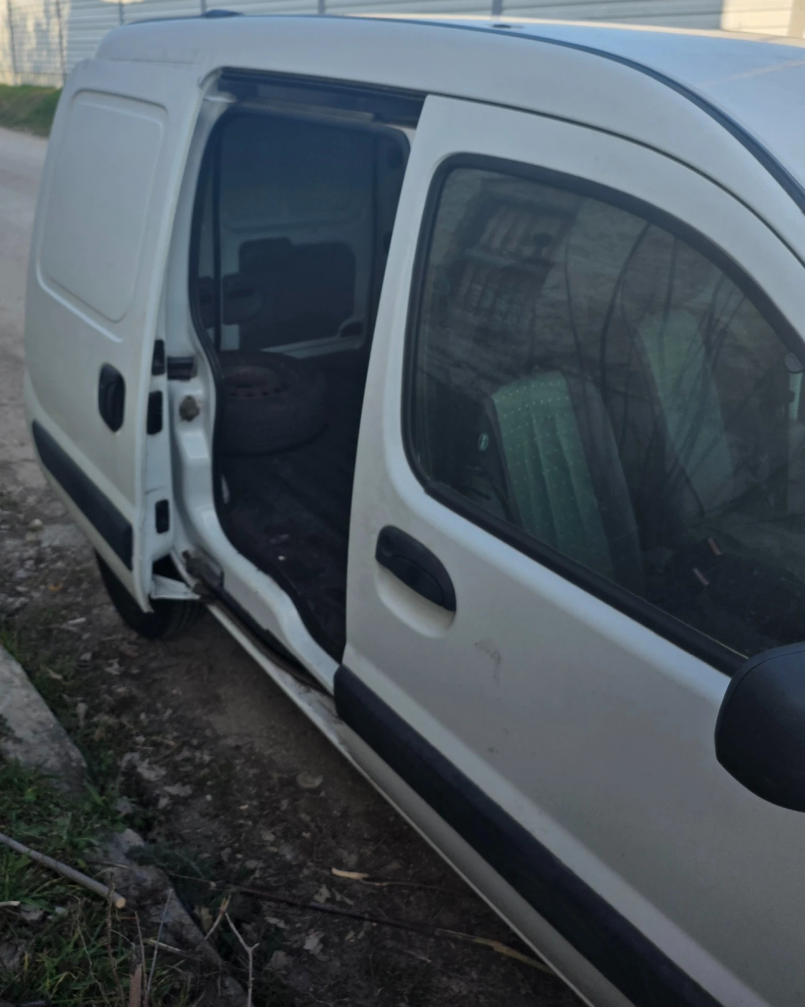 Renault Kangoo 1, 9 DCI, снимка 3 - Автомобили и джипове - 53736912