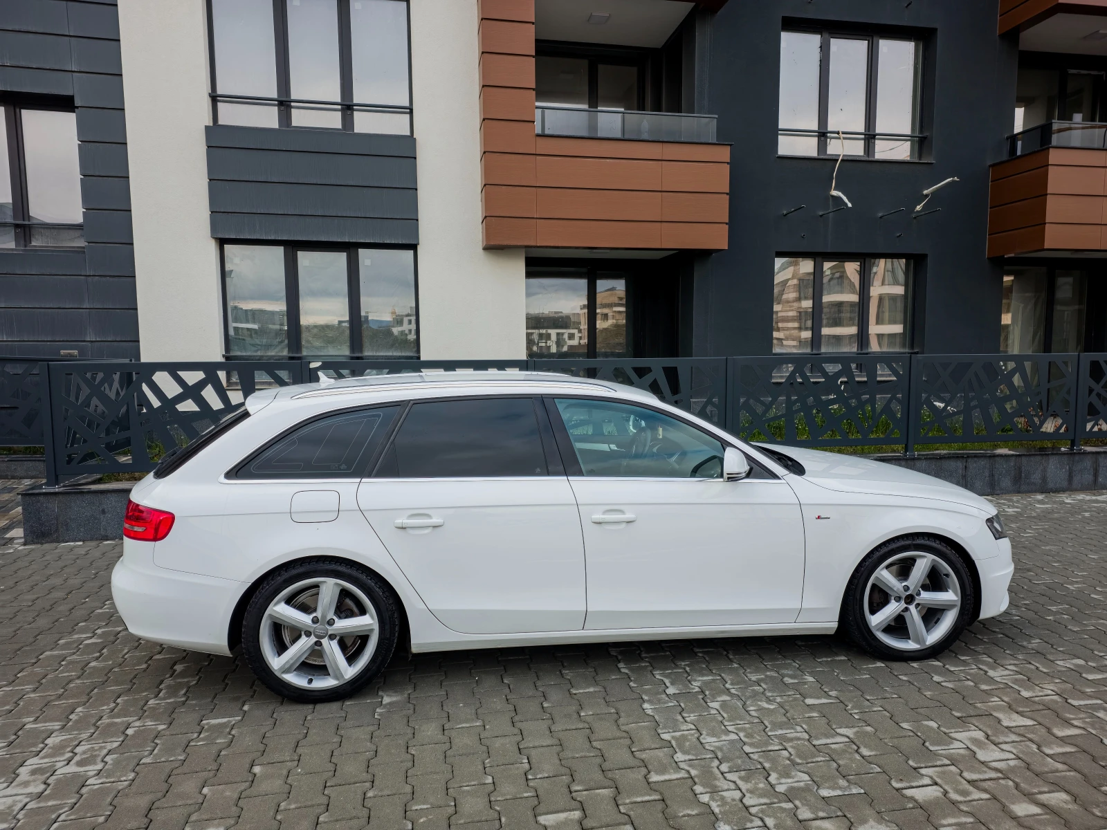 Audi A4 b8 S-line+ Автоматик 2.00tdi 143к.с., снимка 3 - Автомобили и джипове - 54038422