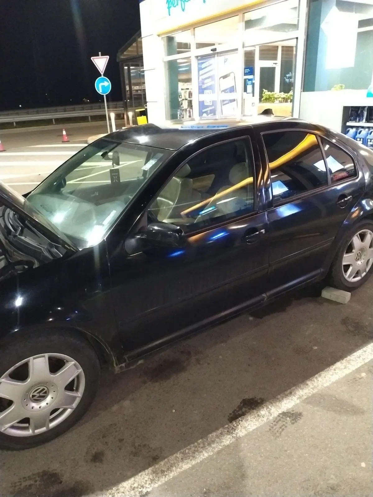 VW Bora 2.3 VR5, снимка 3 - Автомобили и джипове - 54060159