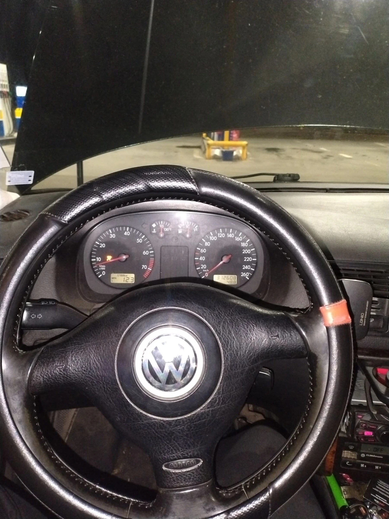 VW Bora 2.3 VR5, снимка 6 - Автомобили и джипове - 54060159