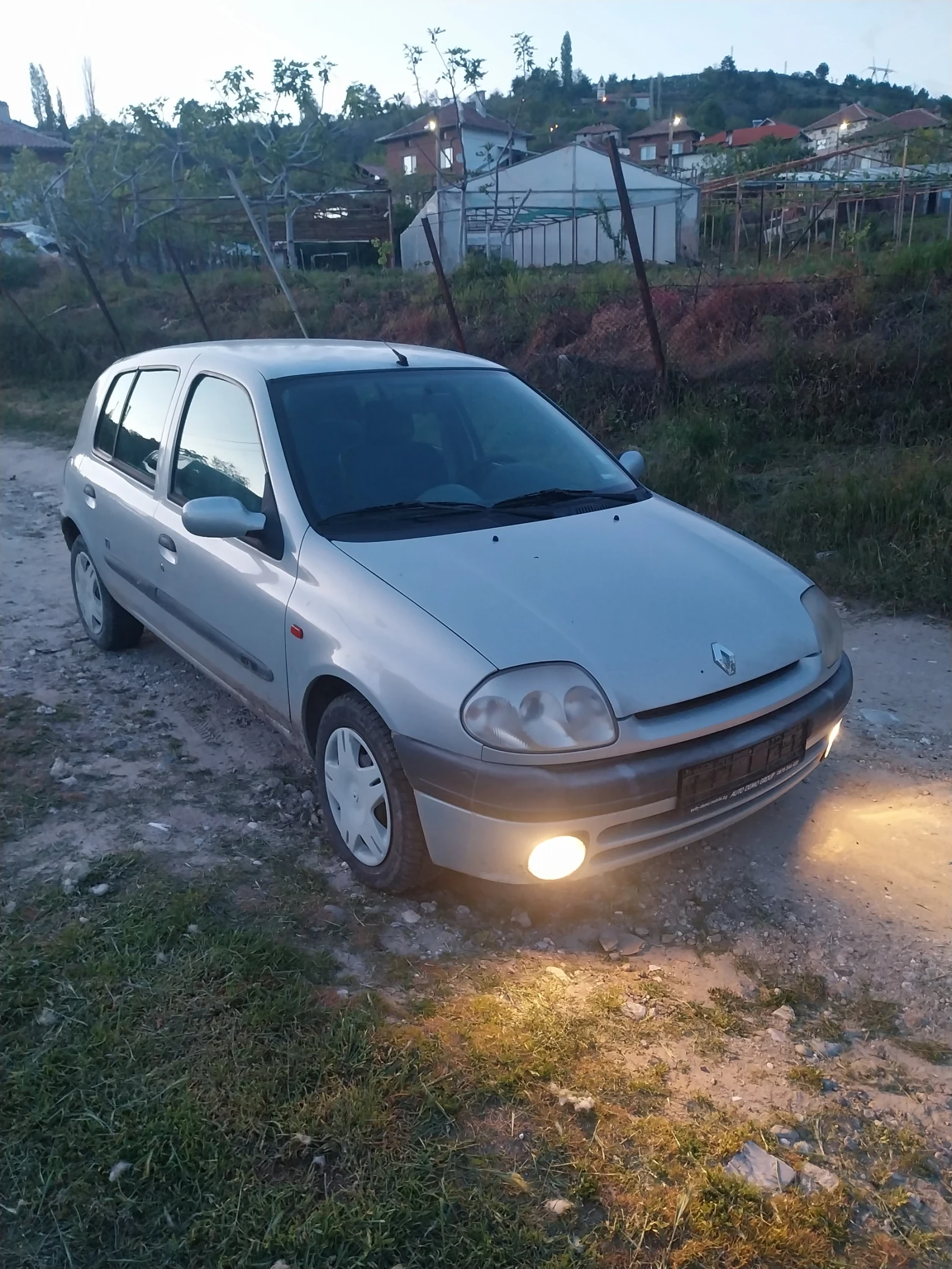 Renault Clio Цялата за части, снимка 5 - Автомобили и джипове - 54416154