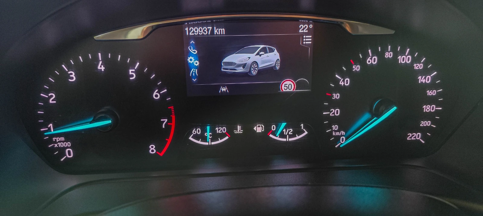Ford Fiesta MK8 Titanium | Пълна история в Мото-Пфое | CarPlay, снимка 11 - Автомобили и джипове - 54874884