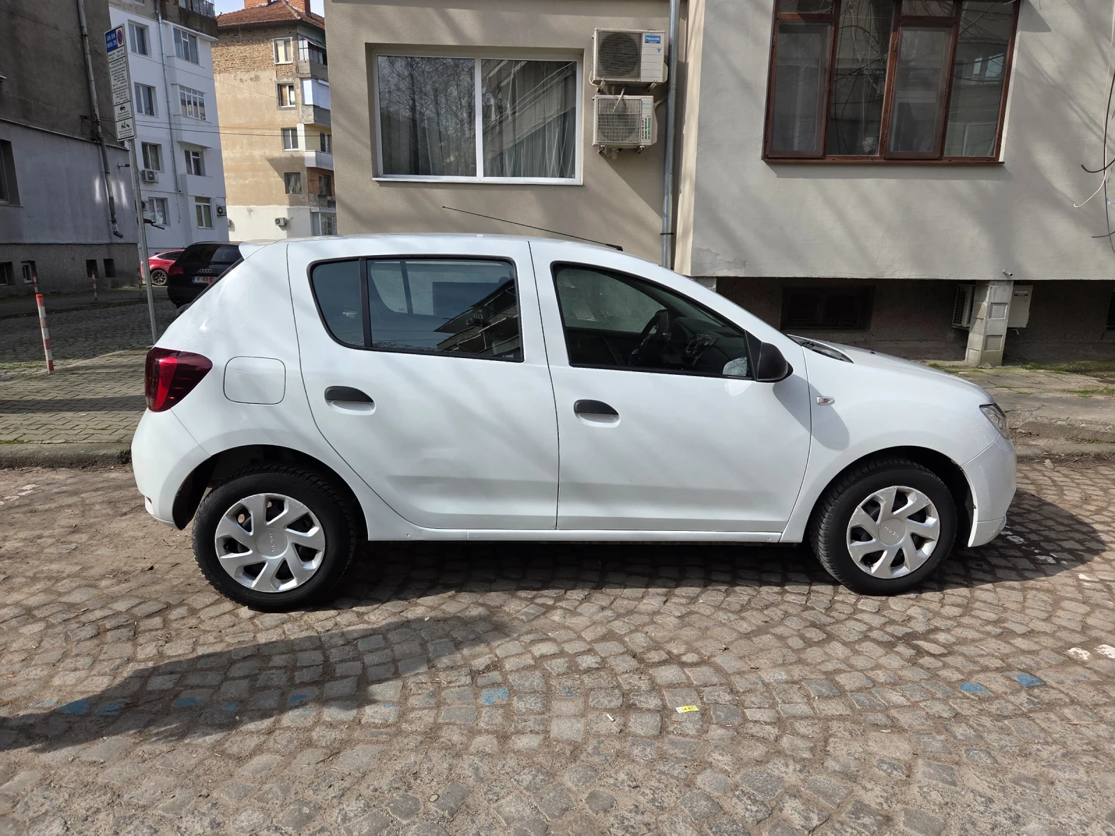 Dacia Sandero, снимка 3 - Автомобили и джипове - 54975411