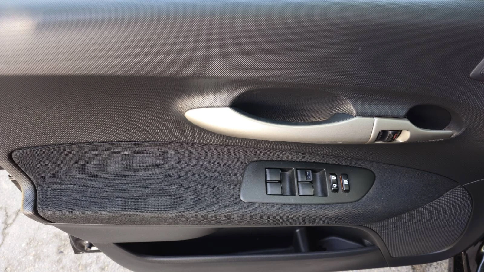 Toyota Auris 1.6, снимка 9 - Автомобили и джипове - 55051951