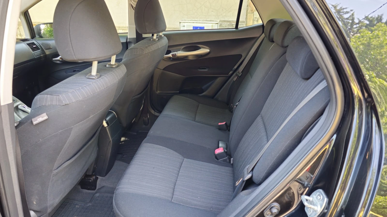 Toyota Auris 1.6, снимка 15 - Автомобили и джипове - 55051951