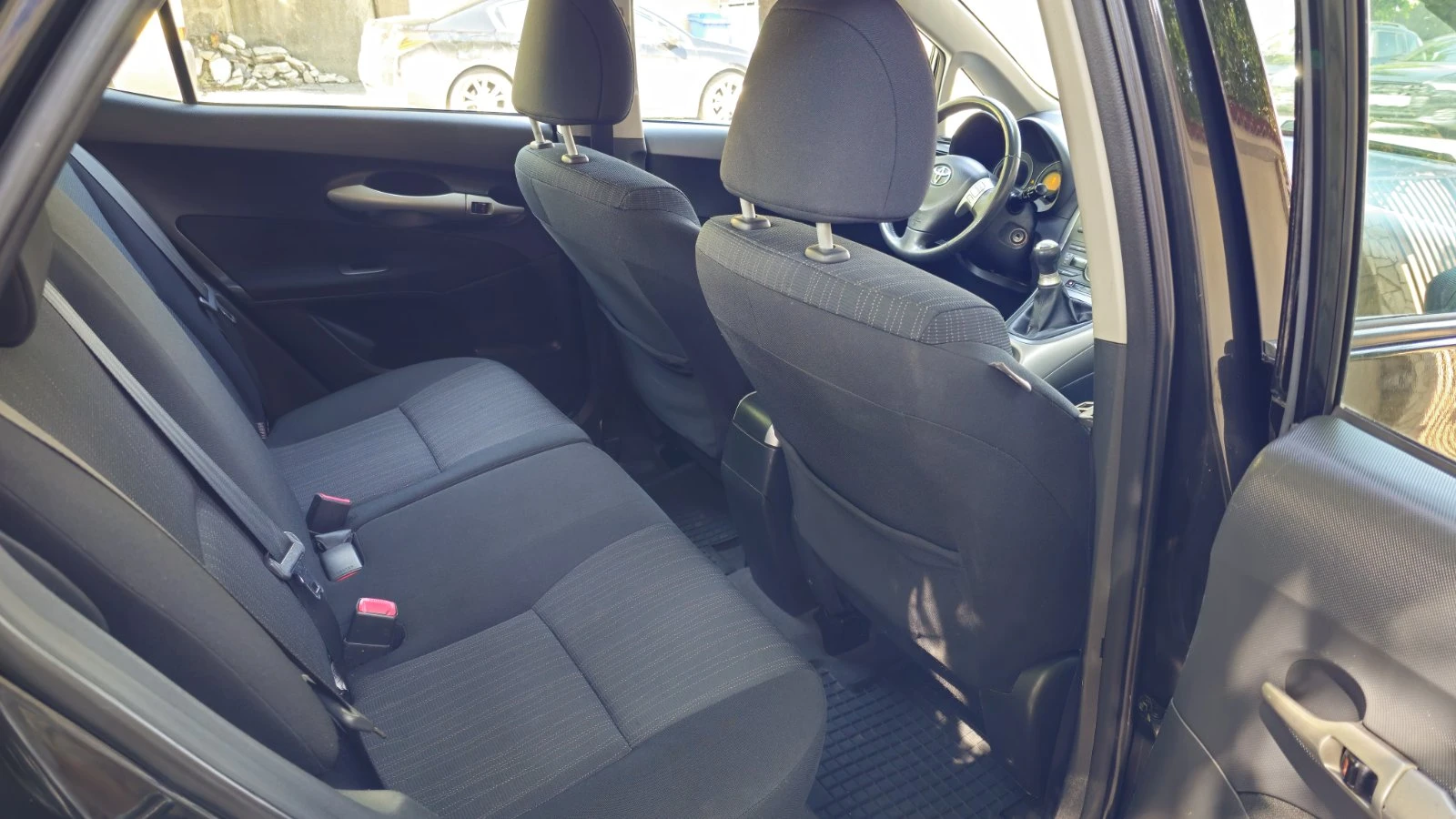 Toyota Auris 1.6, снимка 14 - Автомобили и джипове - 55051951