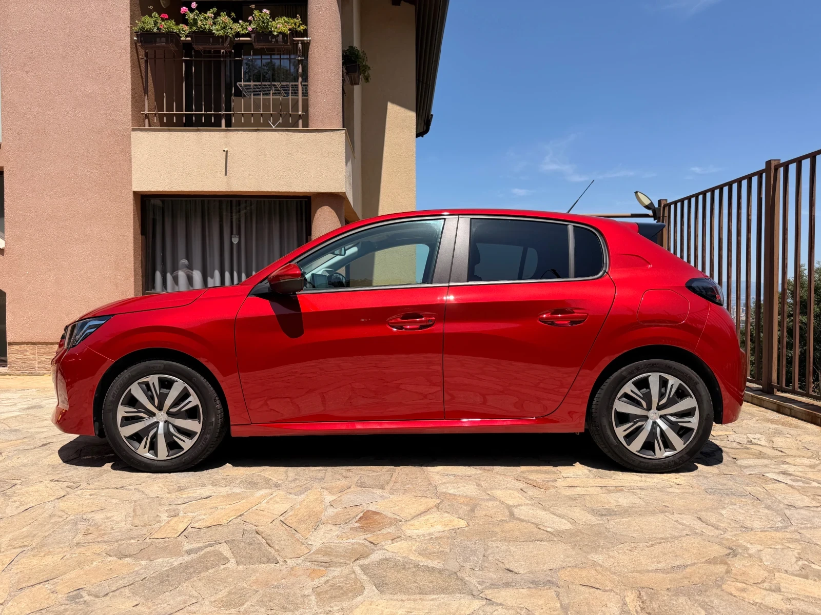 Peugeot 208, снимка 11 - Автомобили и джипове - 55421841