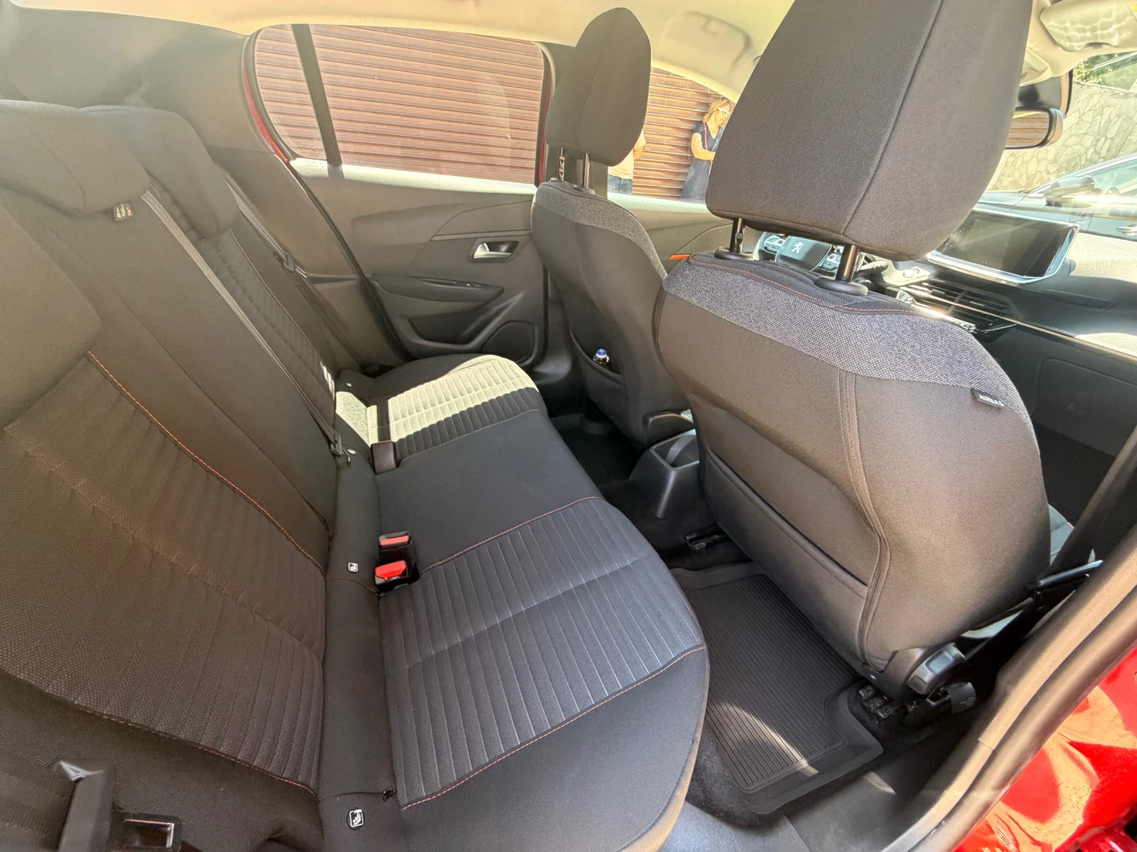 Peugeot 208, снимка 7 - Автомобили и джипове - 55421841