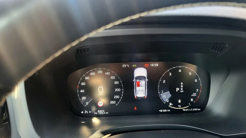 Volvo XC60 R-design -Mild Hybrid, снимка 13 - Автомобили и джипове - 51316037