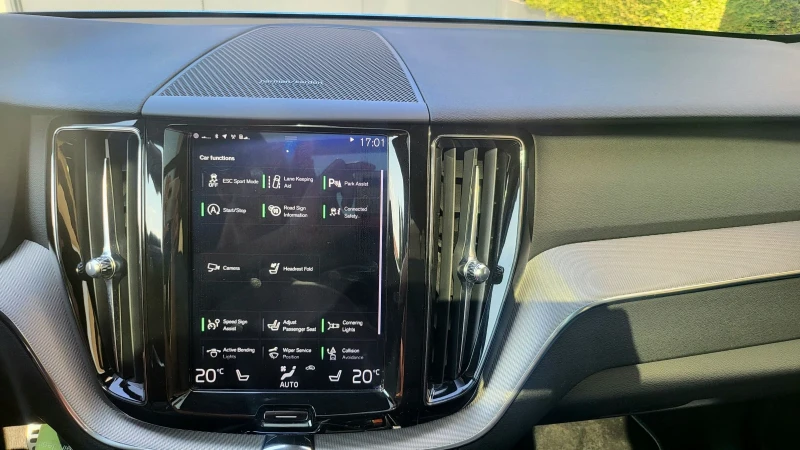 Volvo XC60 R-design -Mild Hybrid, снимка 15 - Автомобили и джипове - 51316037