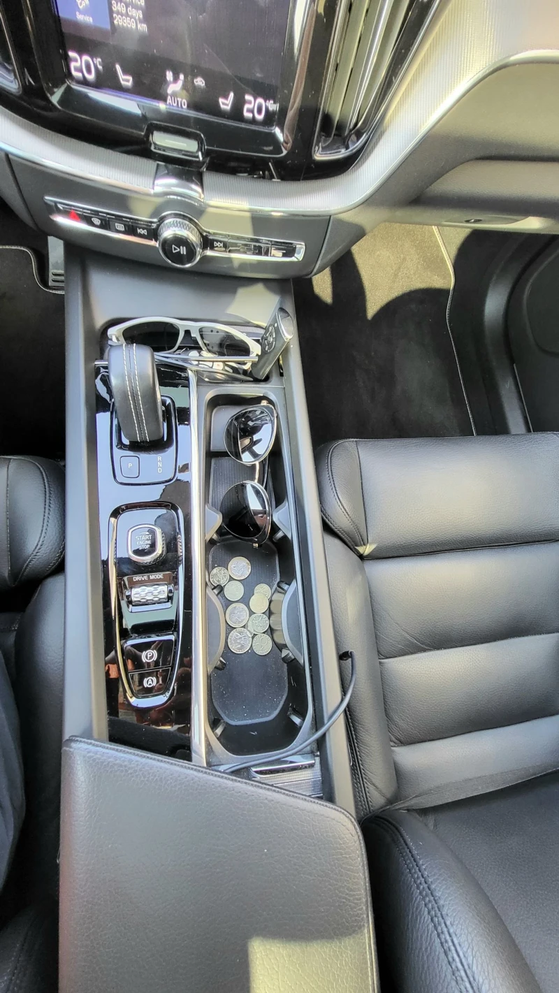 Volvo XC60 R-design -Mild Hybrid, снимка 12 - Автомобили и джипове - 51316037