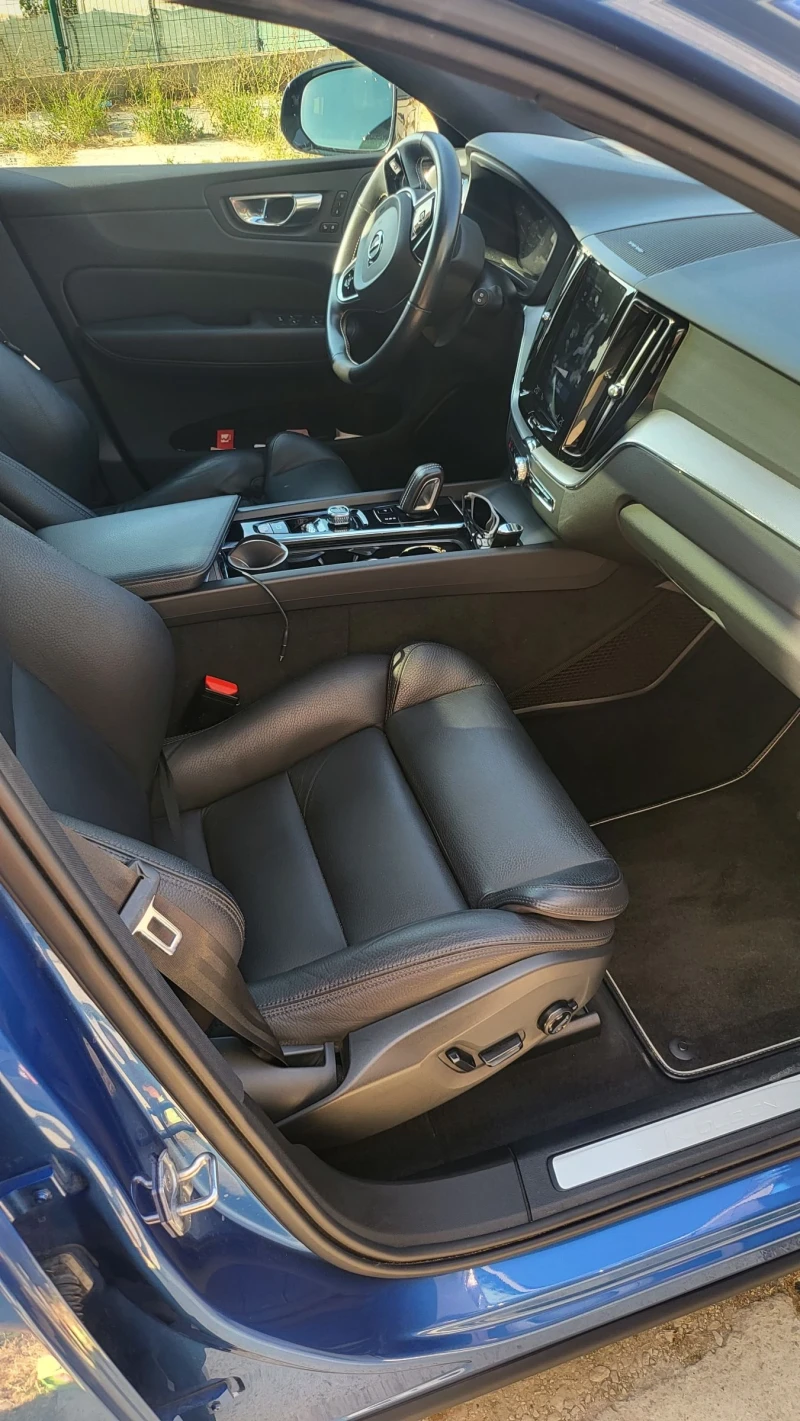 Volvo XC60 R-design -Mild Hybrid, снимка 8 - Автомобили и джипове - 51316037
