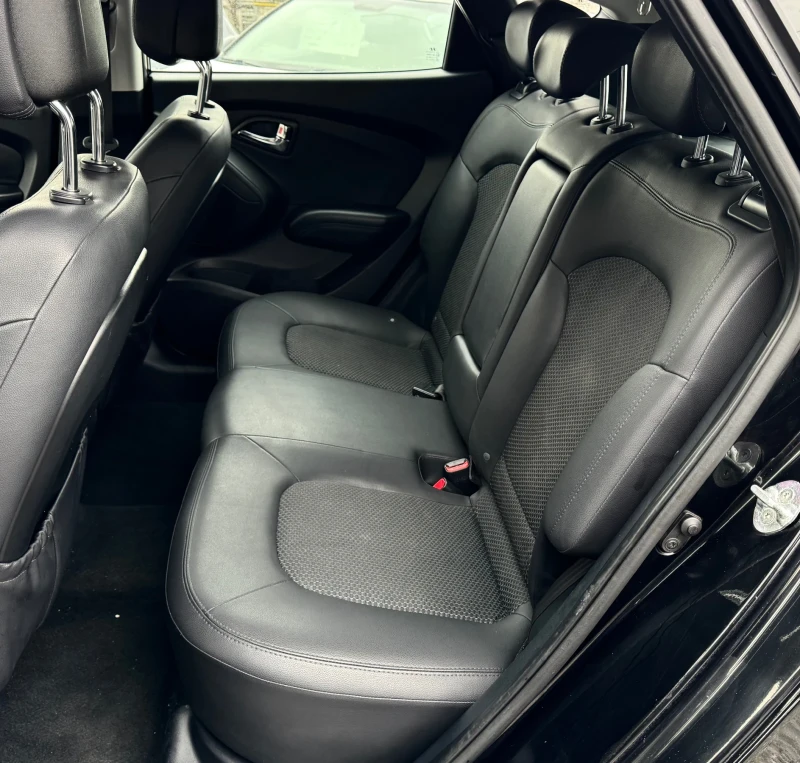 Hyundai IX35 1.7 CRDI, снимка 11 - Автомобили и джипове - 53122531