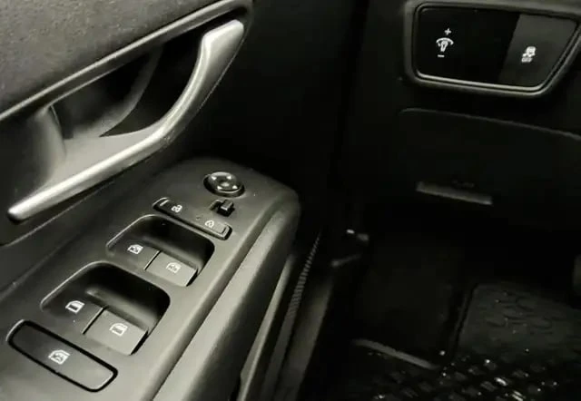 Hyundai Tucson / AWD / ПОДГРЕВИ / CARFAX / ФИКСИРАНА ЦЕНА ДО БГ /, снимка 15 - Автомобили и джипове - 53338410