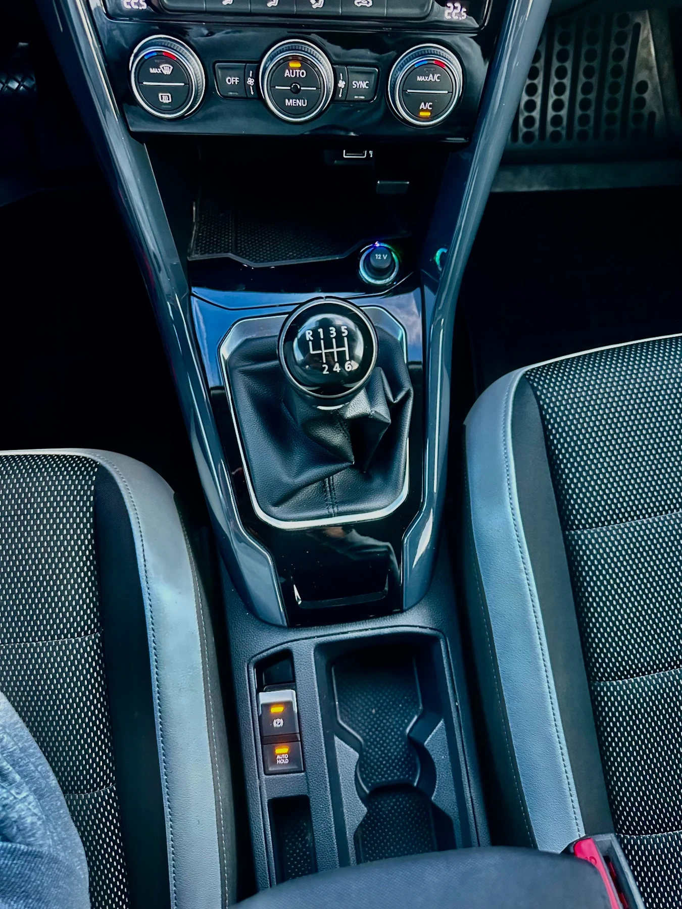 VW T-Roc 1.6 TDi 2019 149 хил.км. Digital Cockpit Нов Нов!!, снимка 13 - Автомобили и джипове - 54136418