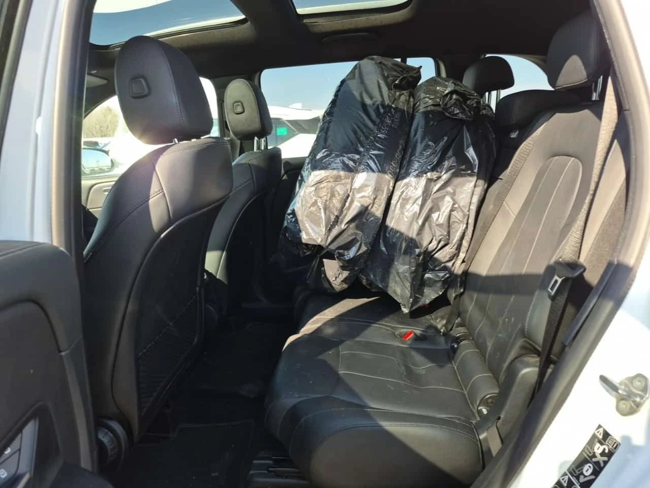 Mercedes-Benz GLB 250| 360 КАМЕРИ| ДВА ЧИФТА ГУМИ| , снимка 10 - Автомобили и джипове - 54163824