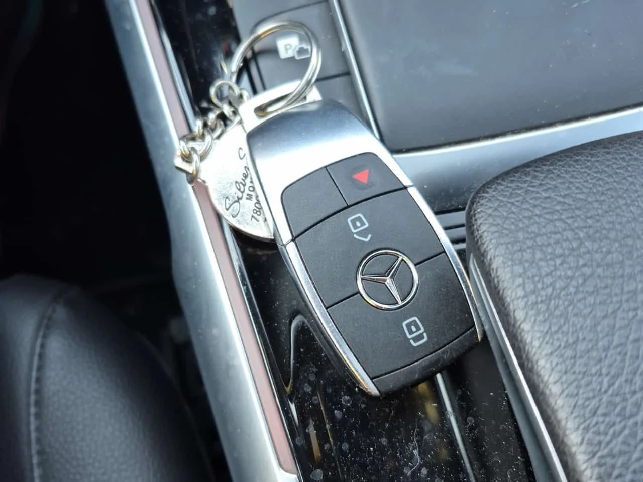 Mercedes-Benz GLB 250| 360 КАМЕРИ| ДВА ЧИФТА ГУМИ| , снимка 17 - Автомобили и джипове - 54163824