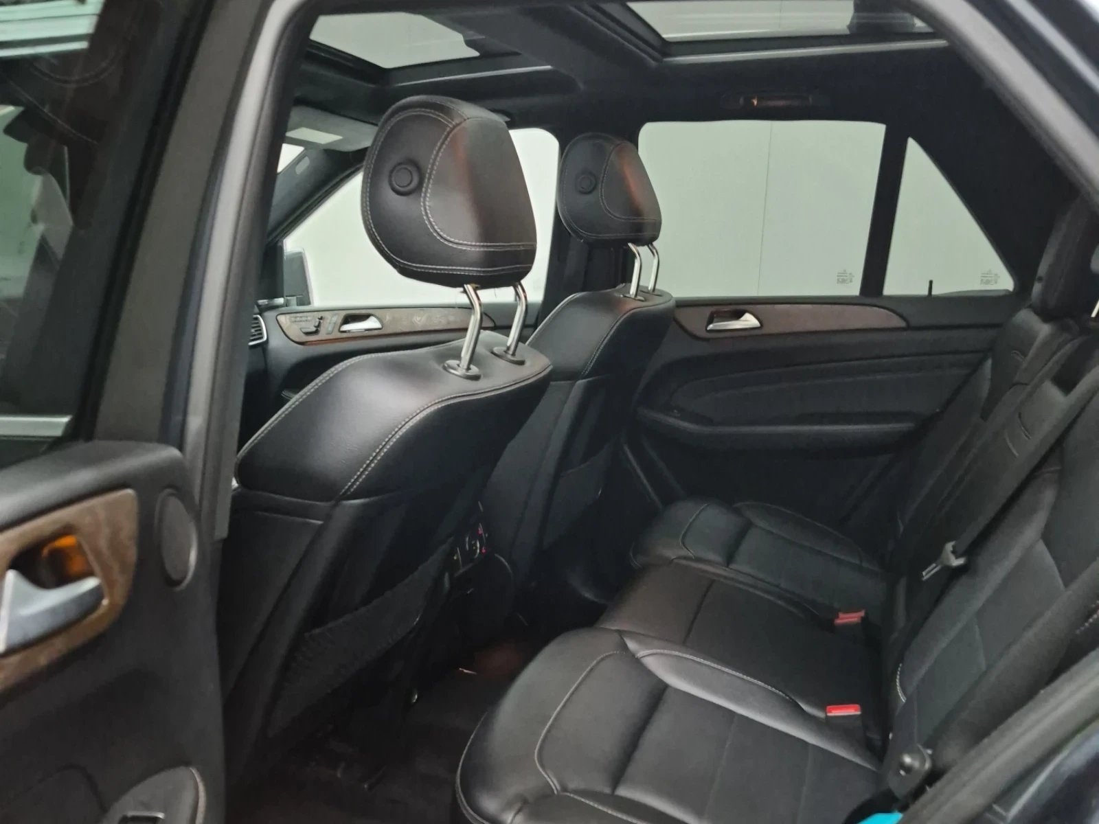 Mercedes-Benz ML 350 Diesel* AMG* Панорама* 2 ключа, снимка 11 - Автомобили и джипове - 54414315