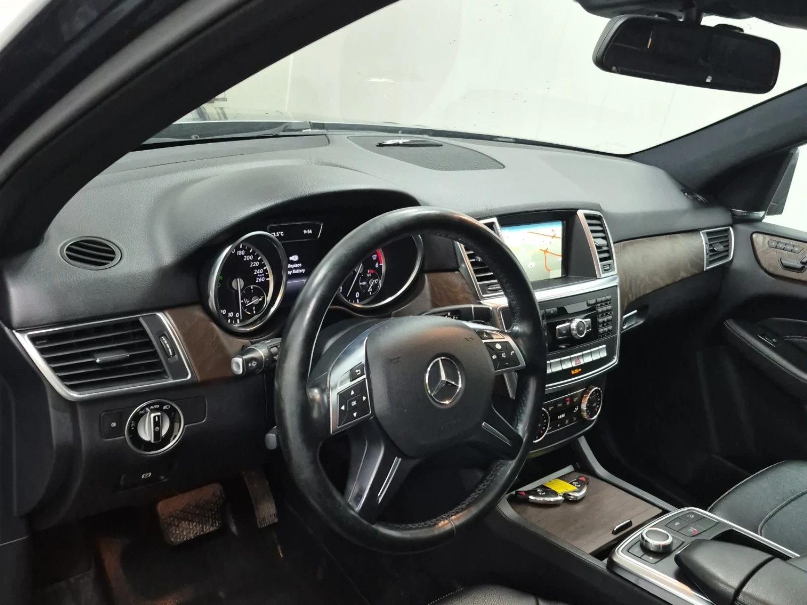 Mercedes-Benz ML 350 Diesel* AMG* Панорама* 2 ключа, снимка 8 - Автомобили и джипове - 54414315