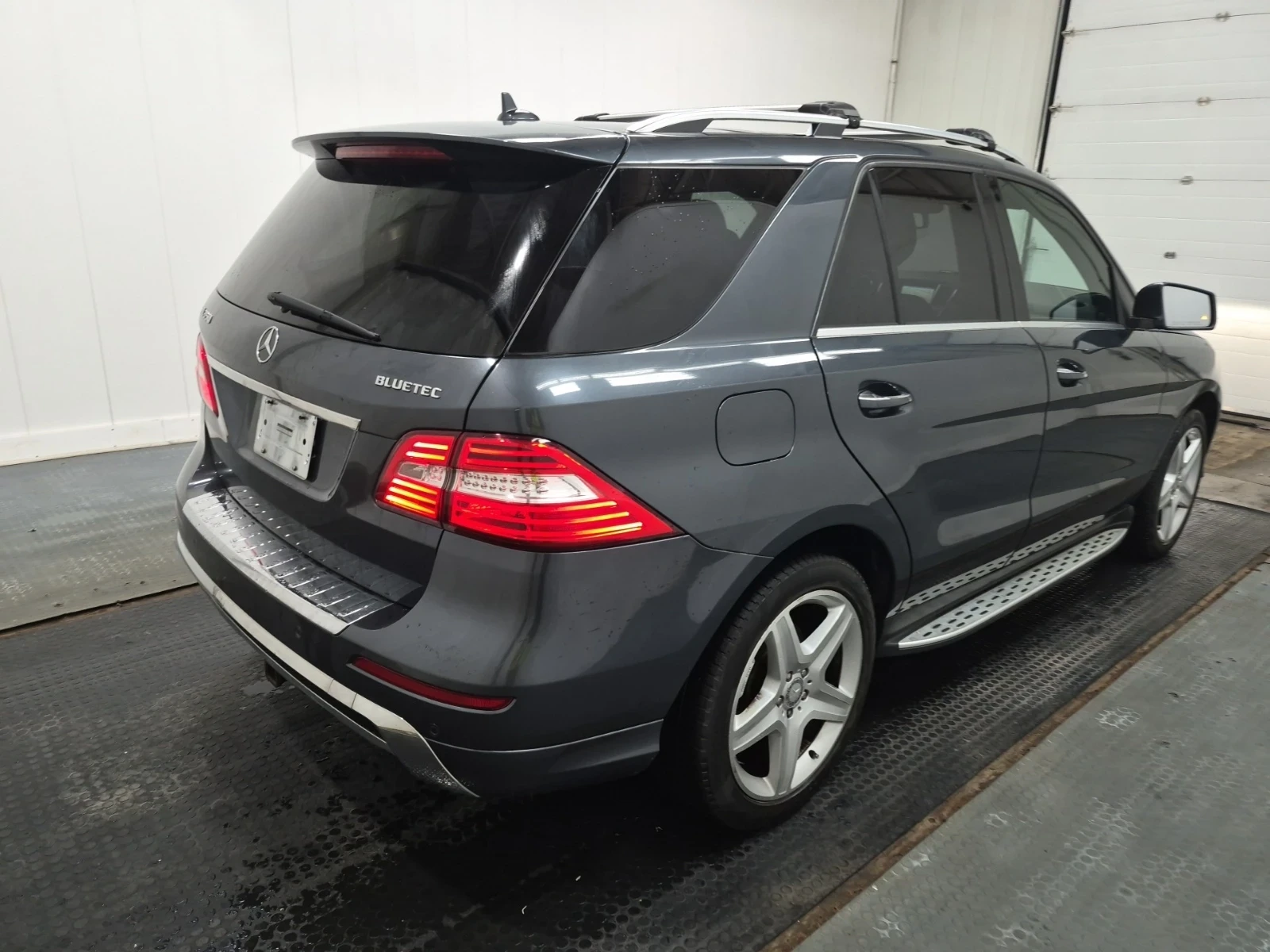 Mercedes-Benz ML 350 Diesel* AMG* Панорама* 2 ключа, снимка 6 - Автомобили и джипове - 54414315