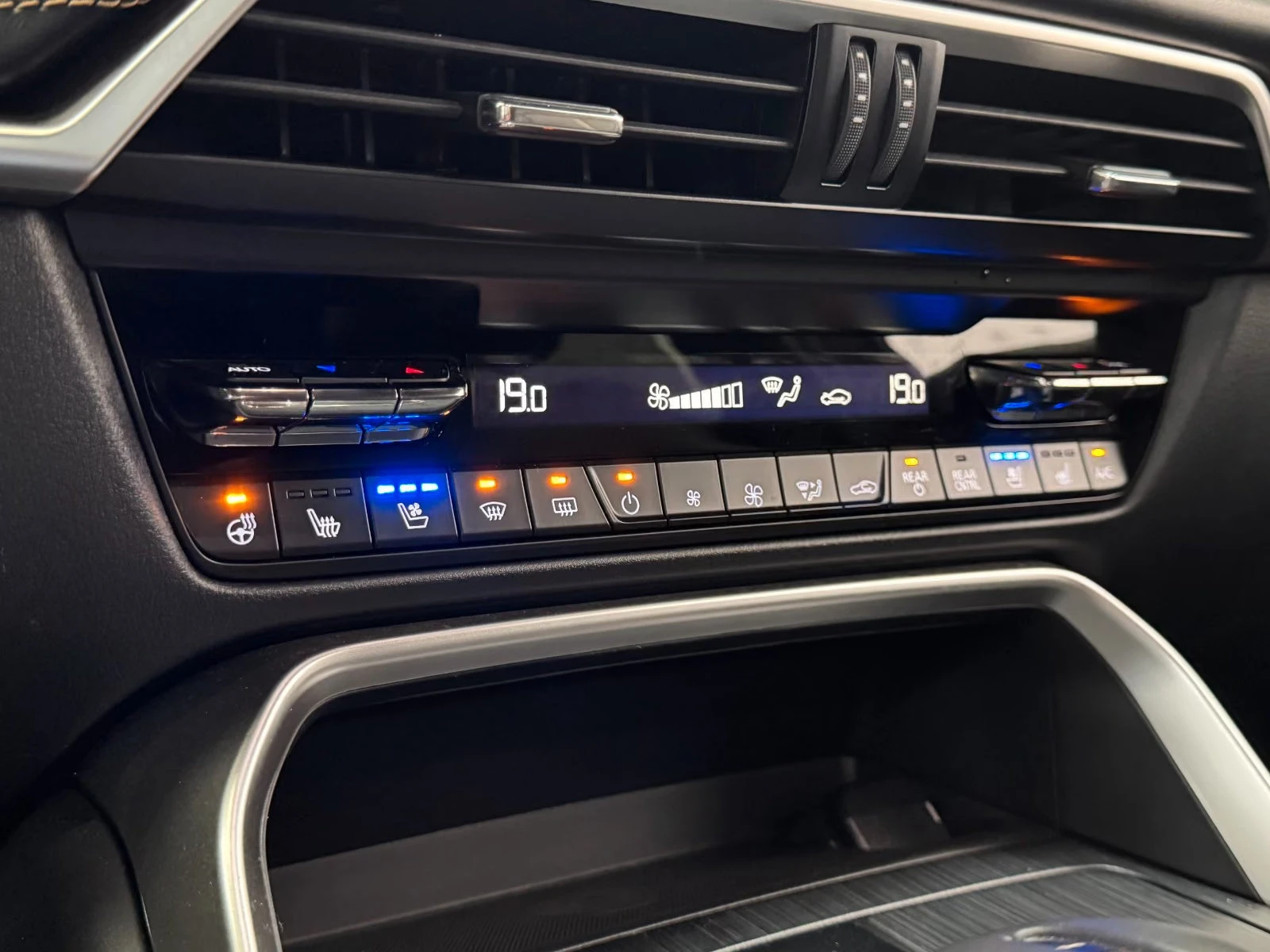 Mazda CX-80 PHEV/4X4/327HP/HOMURA/360/DIGITAL/LED/710z, снимка 15 - Автомобили и джипове - 55560010