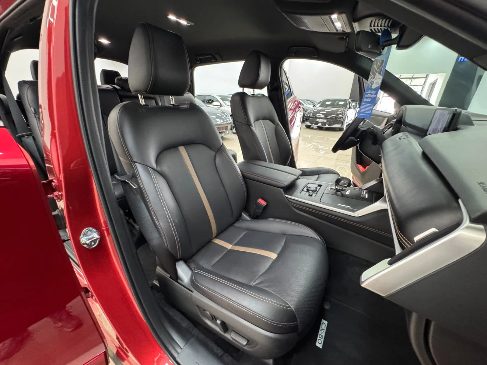Mazda CX-80 PHEV/4X4/327HP/HOMURA/360/DIGITAL/LED/710z, снимка 11 - Автомобили и джипове - 55560010