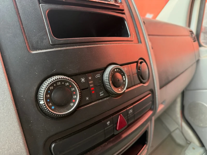 Mercedes-Benz Sprinter САМОСВАЛ* КЛИМАТИК* 646* УНИКАТ, снимка 9 - Бусове и автобуси - 51482661