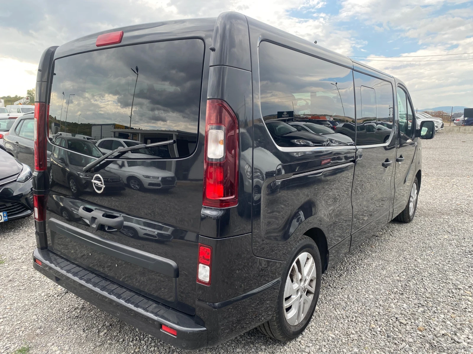 Opel Vivaro 1.6CDTI biturbo 2017.12M 9МЕСТА EVRO6B  - изображение 3