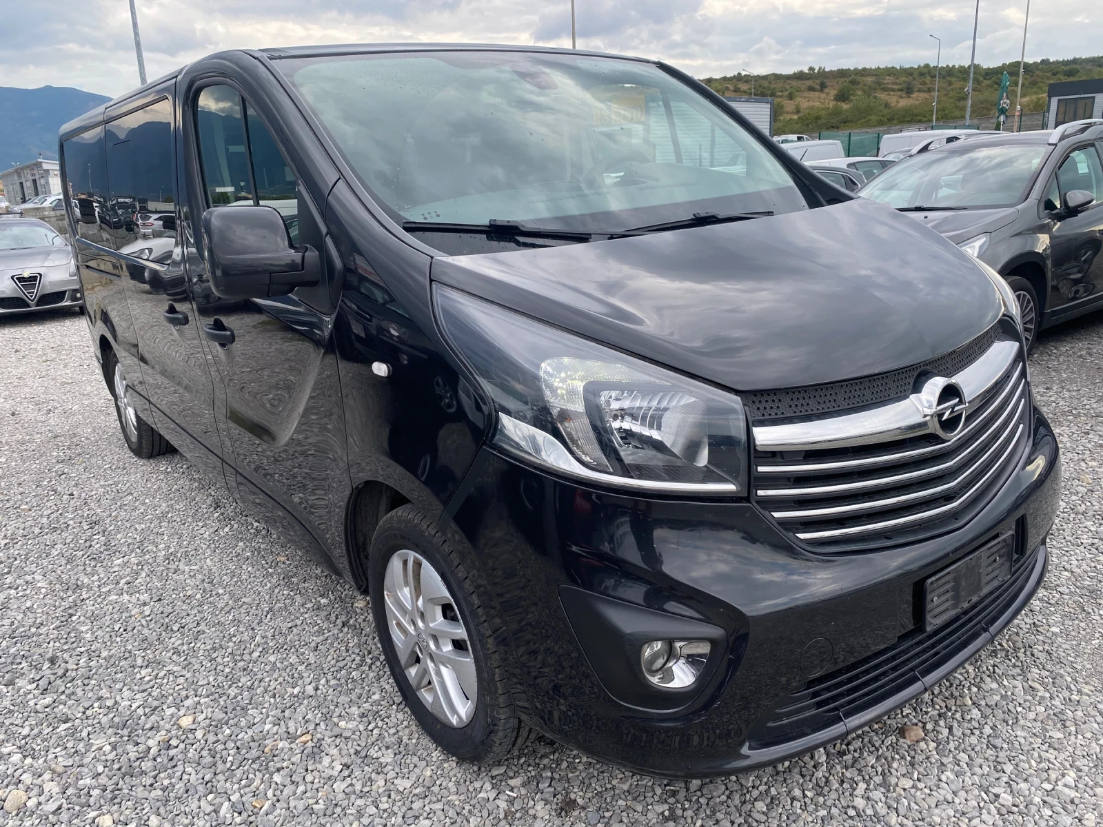 Opel Vivaro 1.6CDTI biturbo 2017.12M 9МЕСТА EVRO6B  - изображение 5