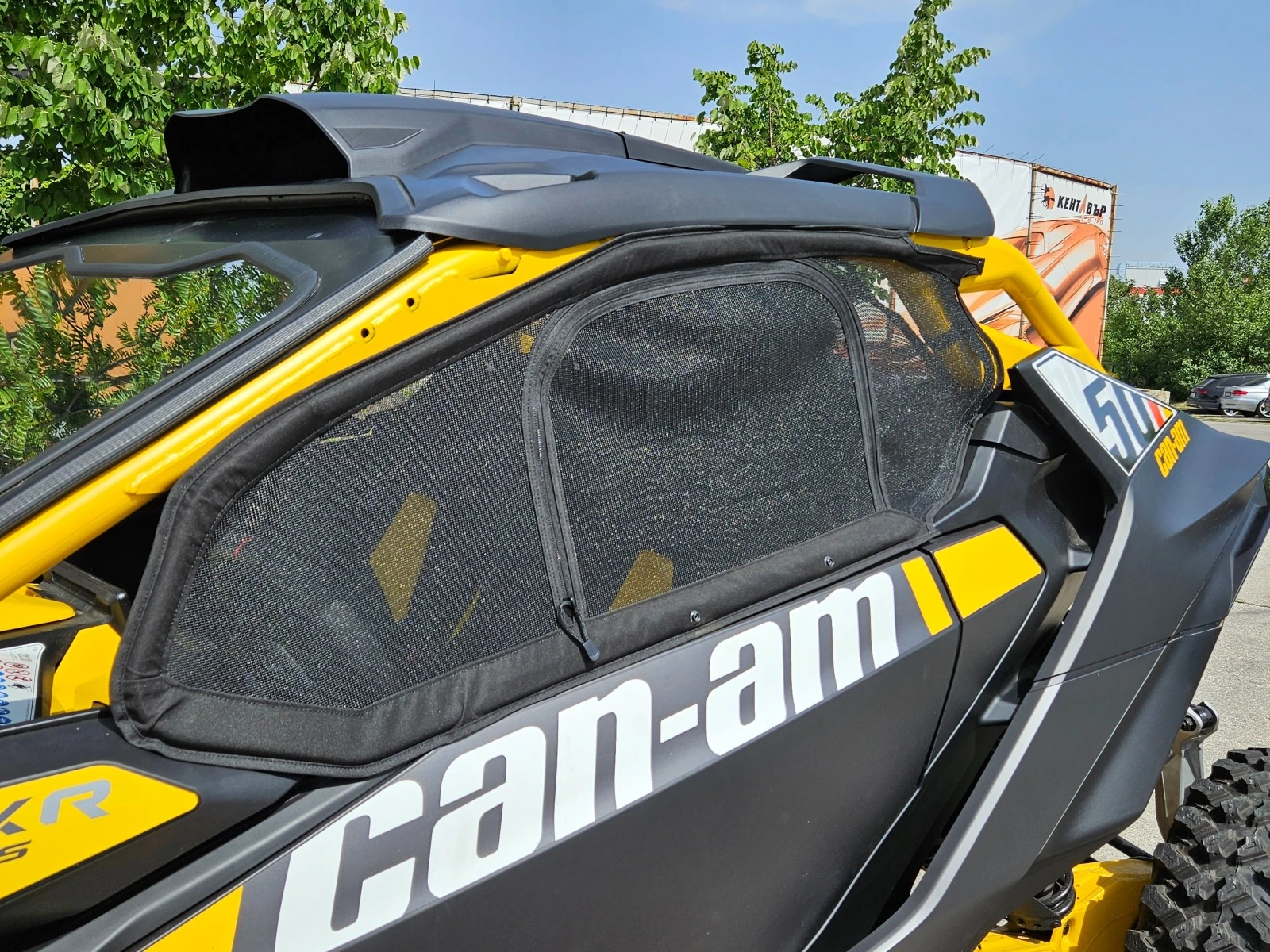 Can-Am Maverick R RS 240к.с. ЧИСТО НОВ!!!Carbon Black and Yellow - изображение 9