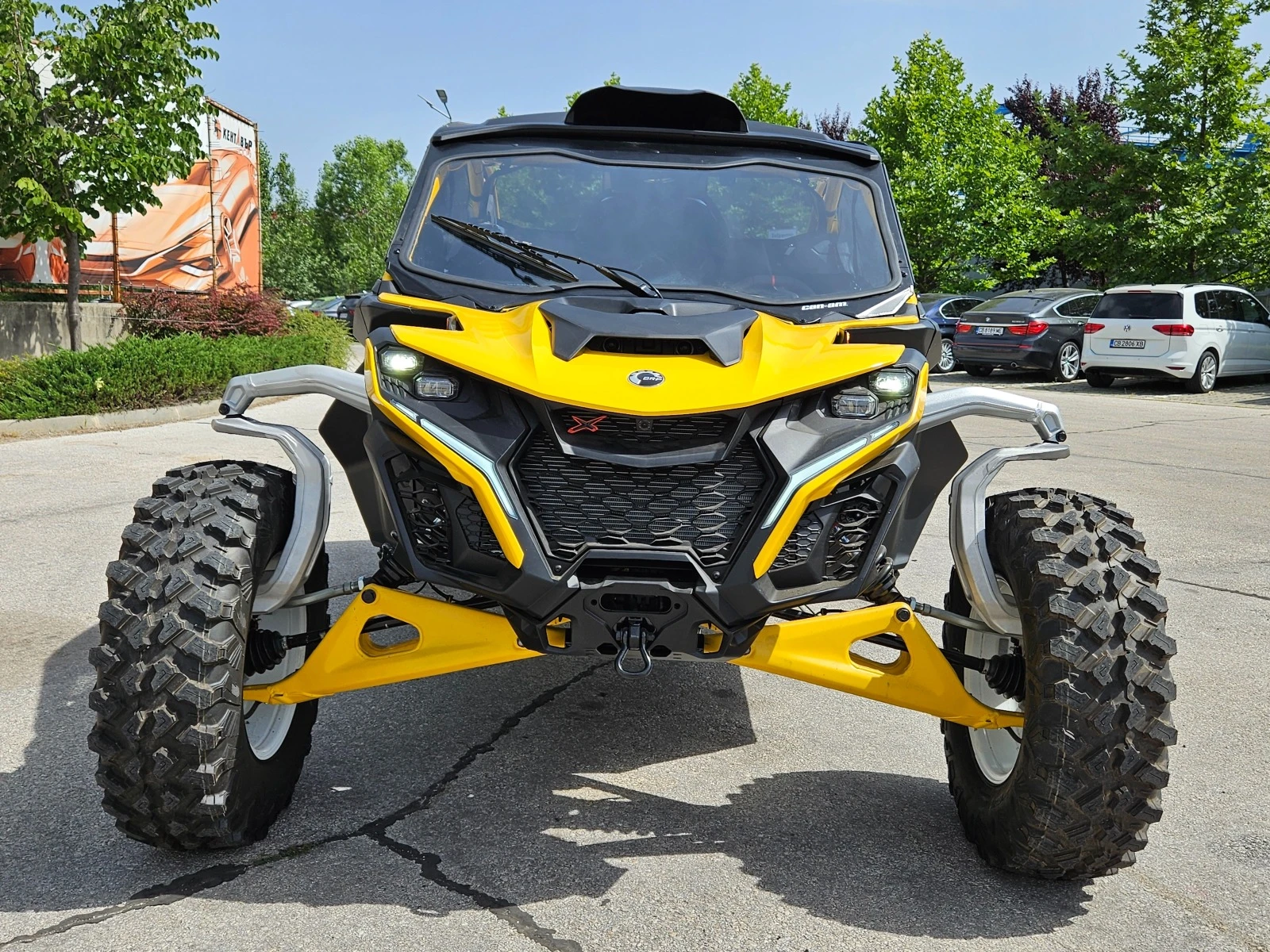 Can-Am Maverick R RS 240к.с. ЧИСТО НОВ!!!Carbon Black and Yellow - изображение 8