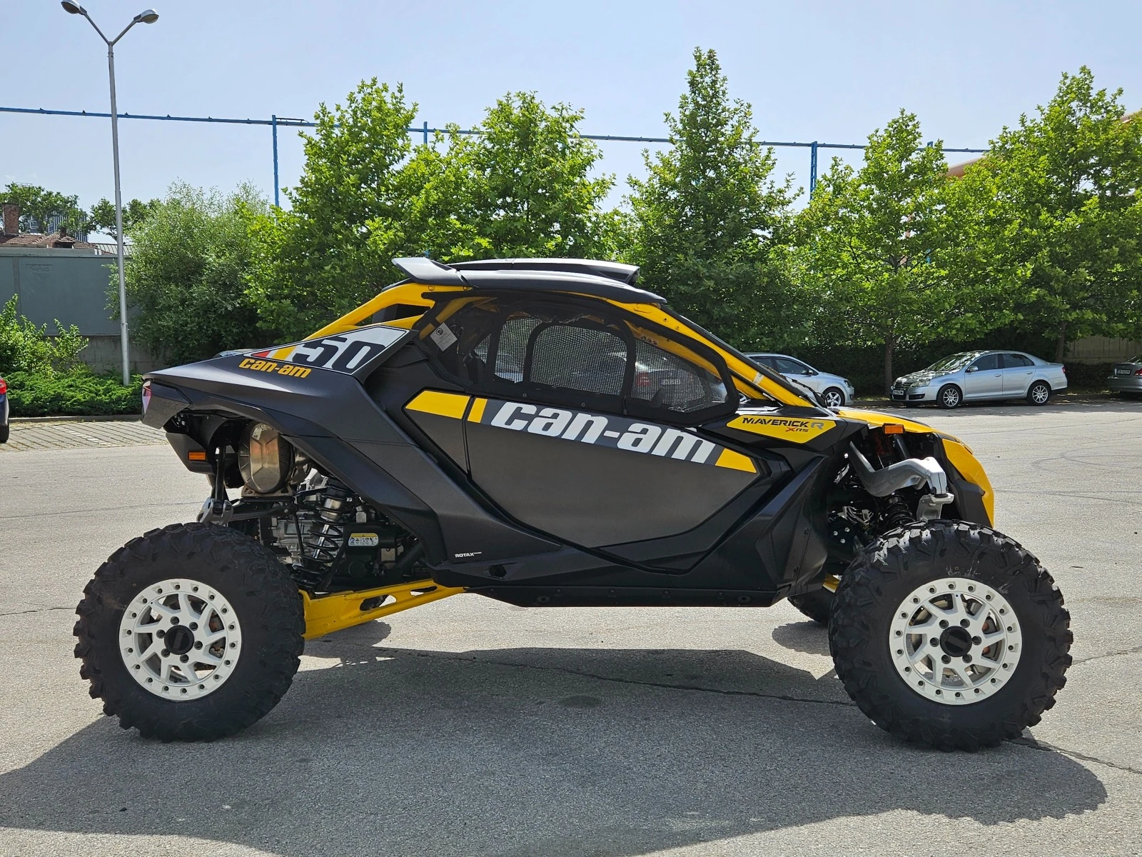 Can-Am Maverick R RS 240к.с. ЧИСТО НОВ!!!Carbon Black and Yellow - изображение 6