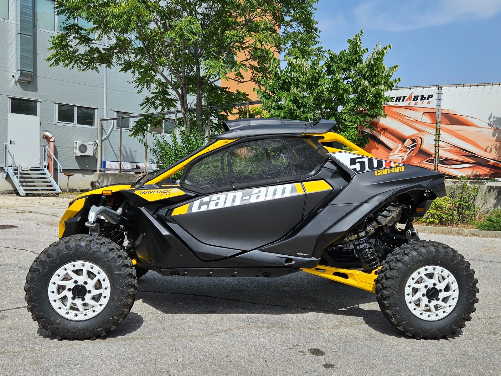 Can-Am Maverick R RS 240к.с. ЧИСТО НОВ!!!Carbon Black and Yellow - изображение 2