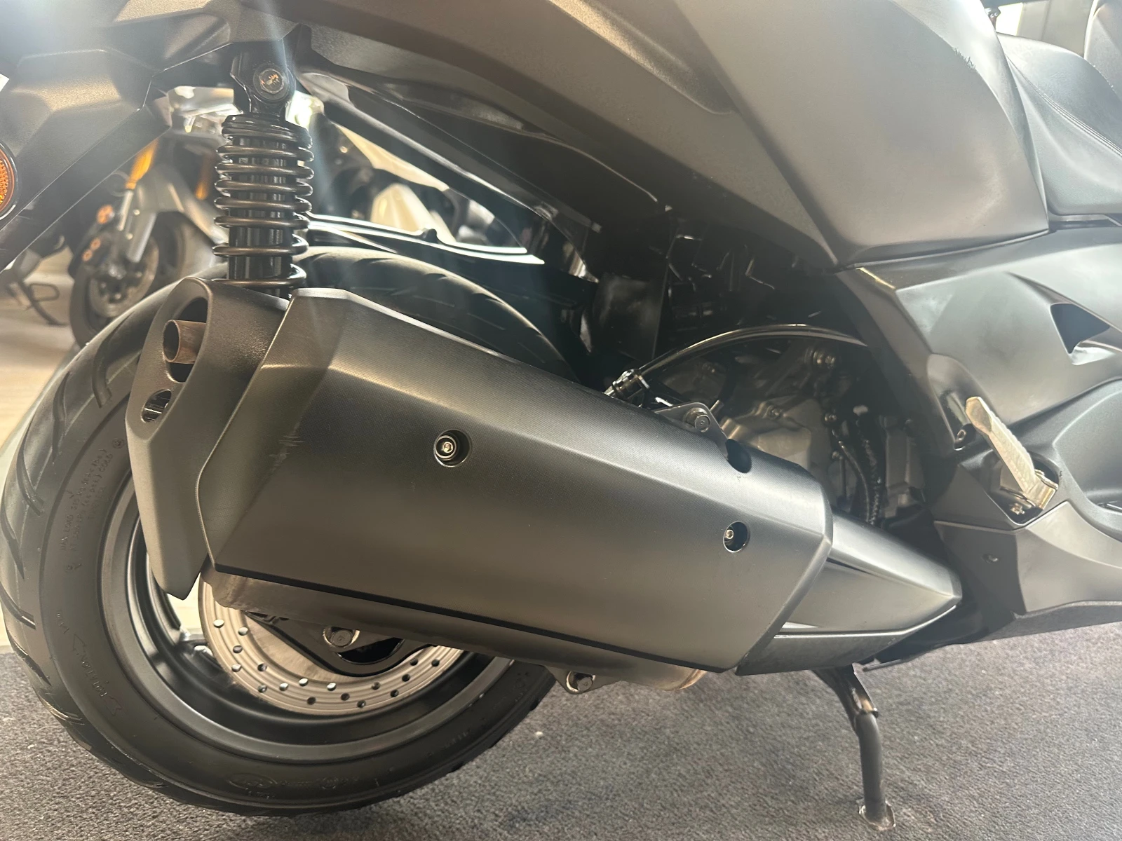 Yamaha X-max 300i ABS/TC/LED 10.2022г., снимка 12 - Мотоциклети и мототехника - 54149868