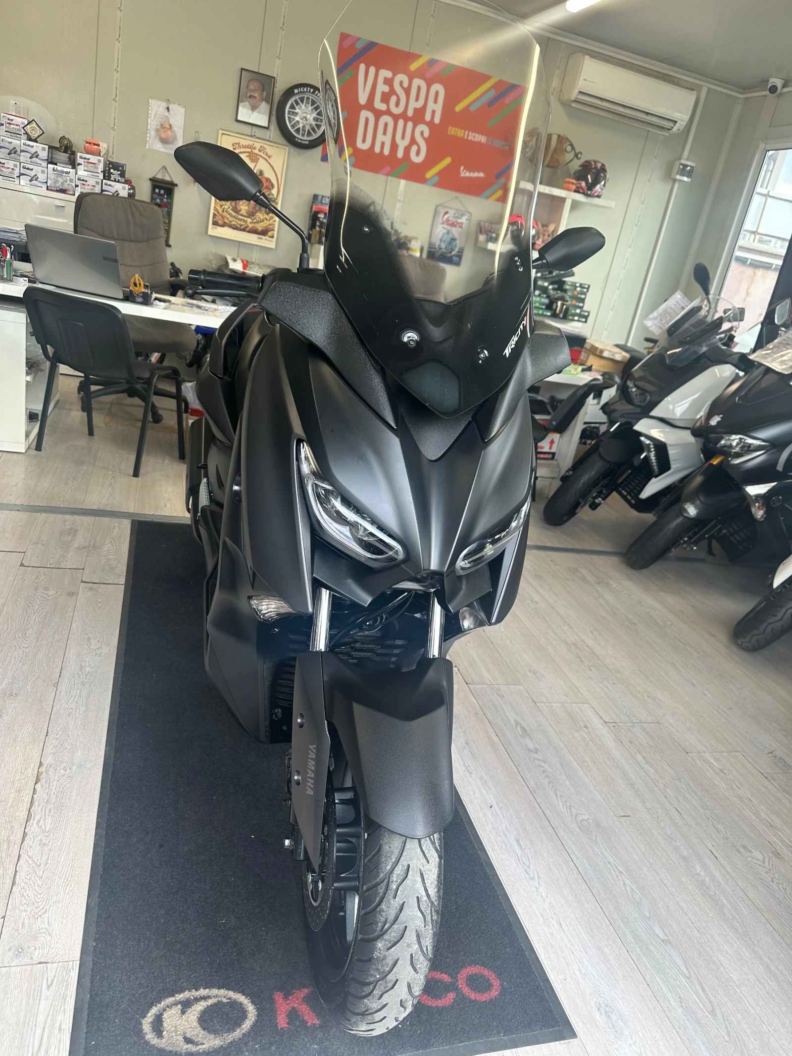 Yamaha X-max 300i ABS/TC/LED 10.2022г., снимка 13 - Мотоциклети и мототехника - 54149868