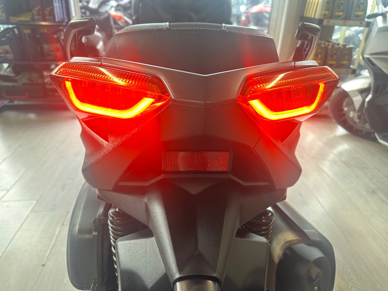 Yamaha X-max 300i ABS/TC/LED 10.2022г., снимка 5 - Мотоциклети и мототехника - 54149868