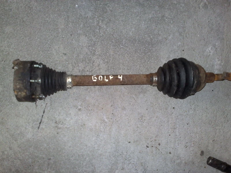 Полуоска лява за Фолксваген Голф 4 (1)