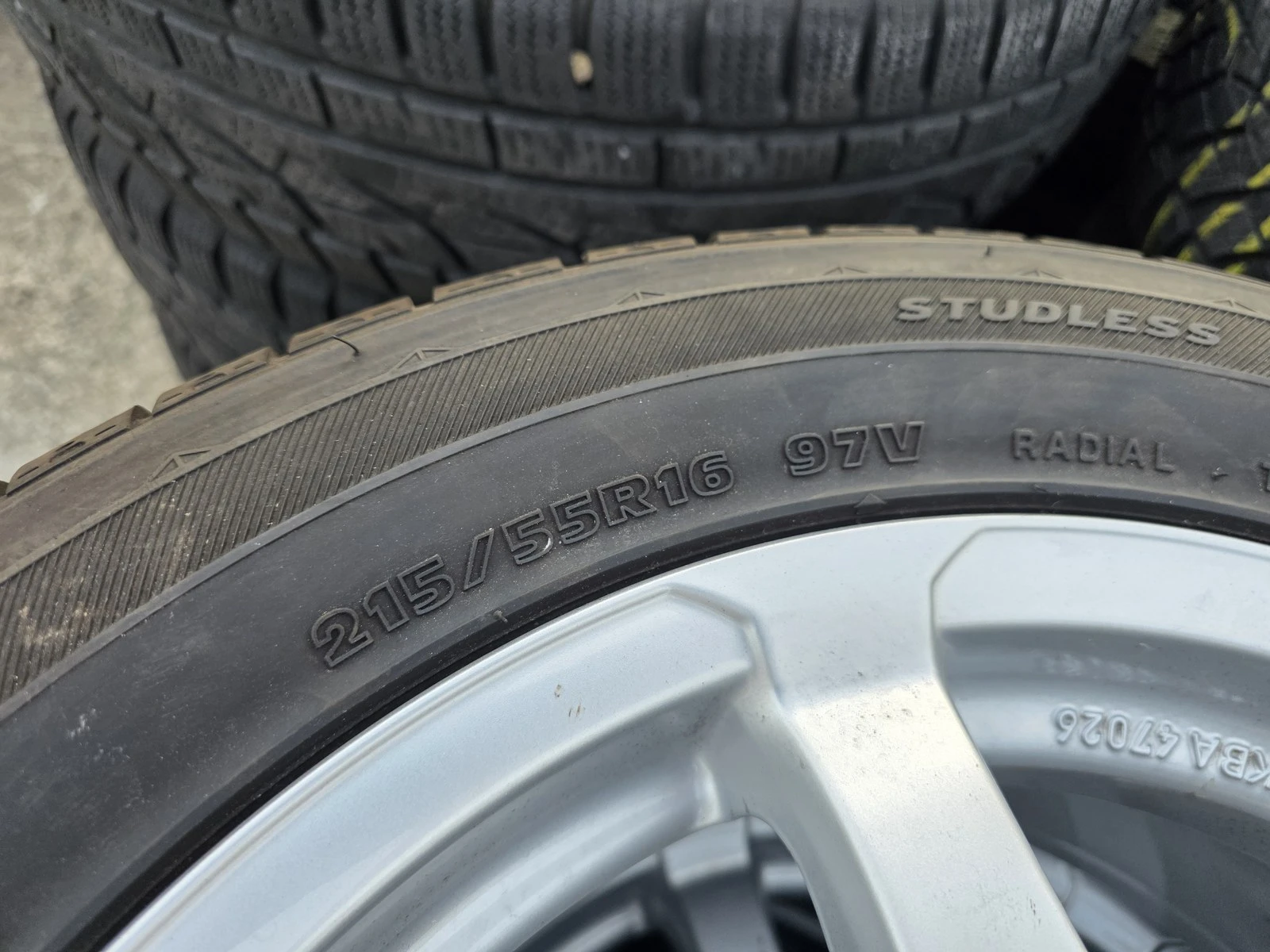 Гуми Зимни 215/55R16, снимка 9 - Гуми и джанти - 56685810