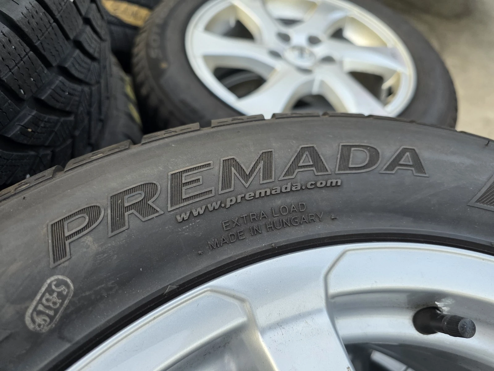 Гуми Зимни 215/55R16, снимка 11 - Гуми и джанти - 56685810
