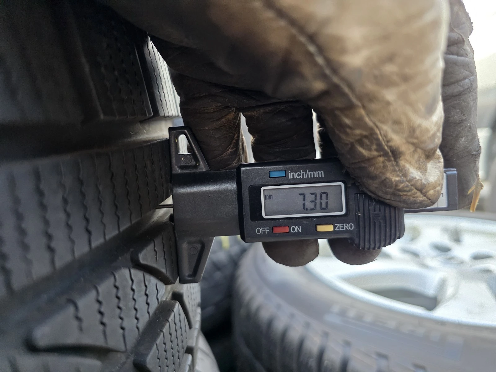 Гуми Зимни 215/55R16, снимка 6 - Гуми и джанти - 56685810