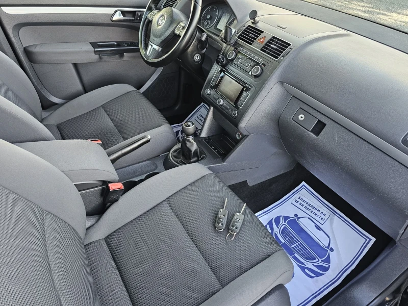 VW Touran 1.6tdi 105k.c 6 skorosti Navi Led, снимка 13 - Автомобили и джипове - 51952464