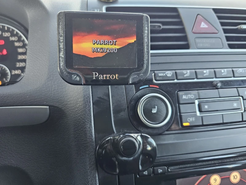 VW Touran 1.6tdi 105k.c 6 skorosti Navi Led, снимка 14 - Автомобили и джипове - 51952464